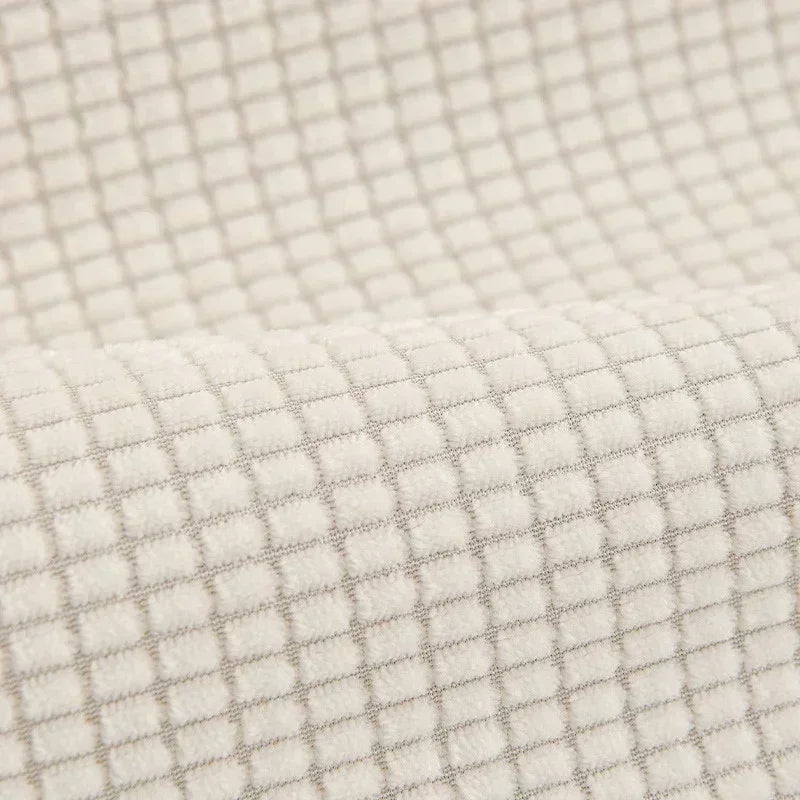 Gros plan du velours beige à petits carreaux en relief de la housse de canapé antidérapante