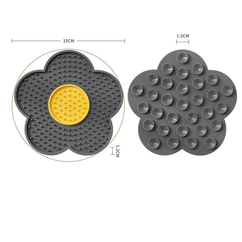 Tapis de léchage pour chat gris à cœur jaune, face à picots et dos à ventouses, 15 cm de diamètre