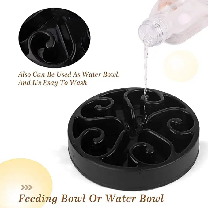 Gamelle anti-glouton pour chat coloris Noir utilisée en bol à eau : l'eau versée entre les volutes