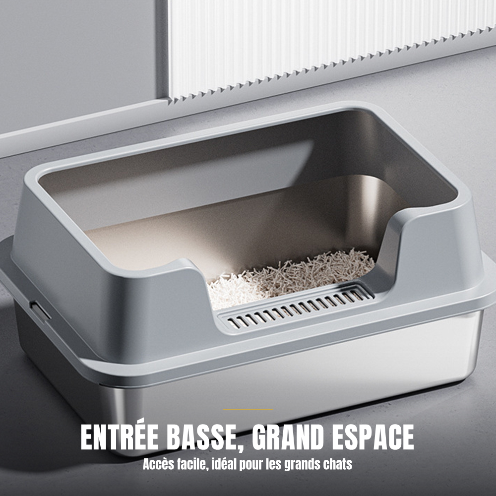 Entrée basse et grand espace du bac à litière Le Trône Royal, pour un accès facile, idéal pour les grands chats