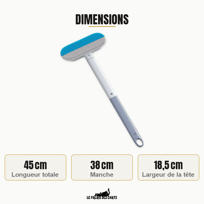 Dimensions de la brosse anti-poils Le Sceptre de Velours : 45 cm de long, manche de 38 cm, tête de 18,5 cm de large