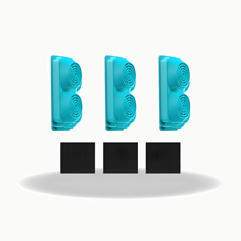 Trois cartouches de filtre turquoise et trois blocs de charbon actif noir alignés sur fond crème