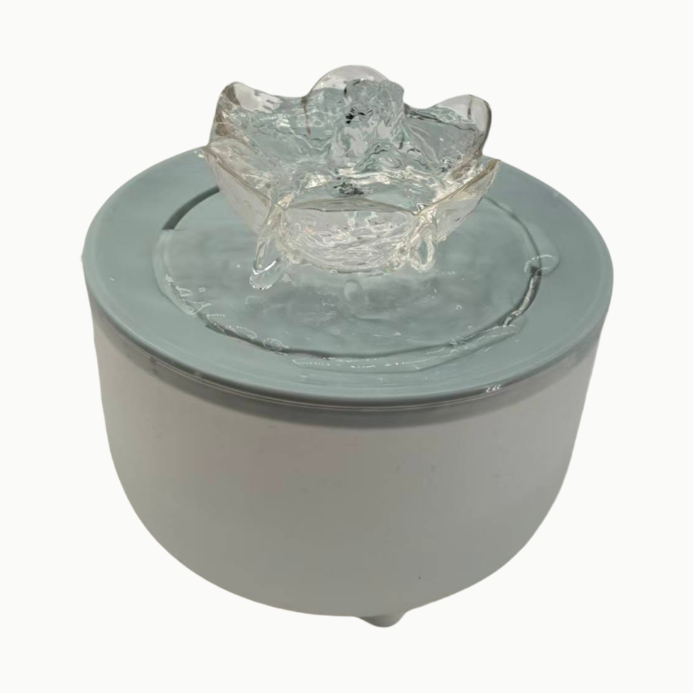 Fontaine à eau pour chat 1,2 L à bec lotus vert sauge, La Source Fleurie