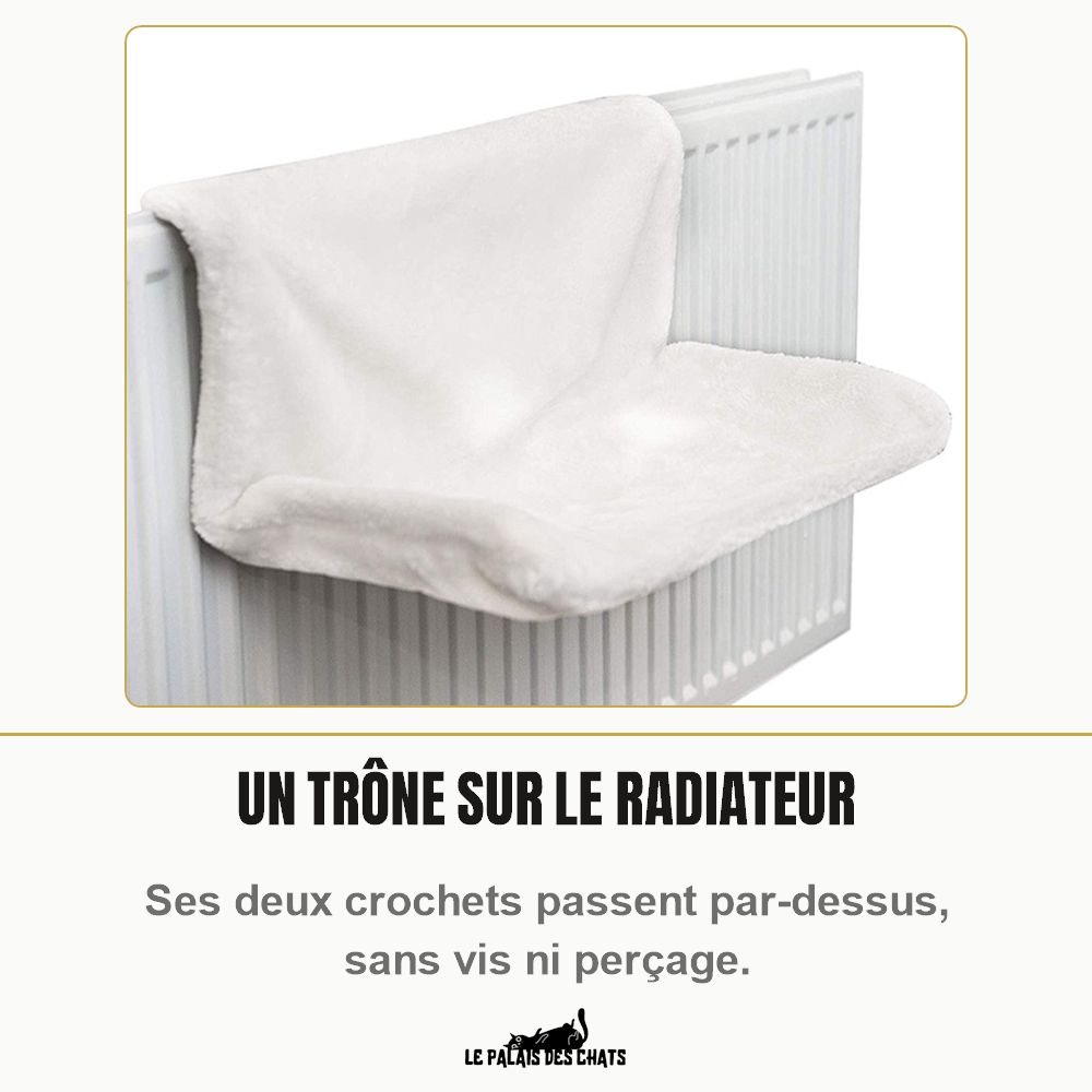 Lit de radiateur pour chat L'Âtre Royal en peluche blanche, accroché à un radiateur par ses deux crochets, sans vis ni perçage