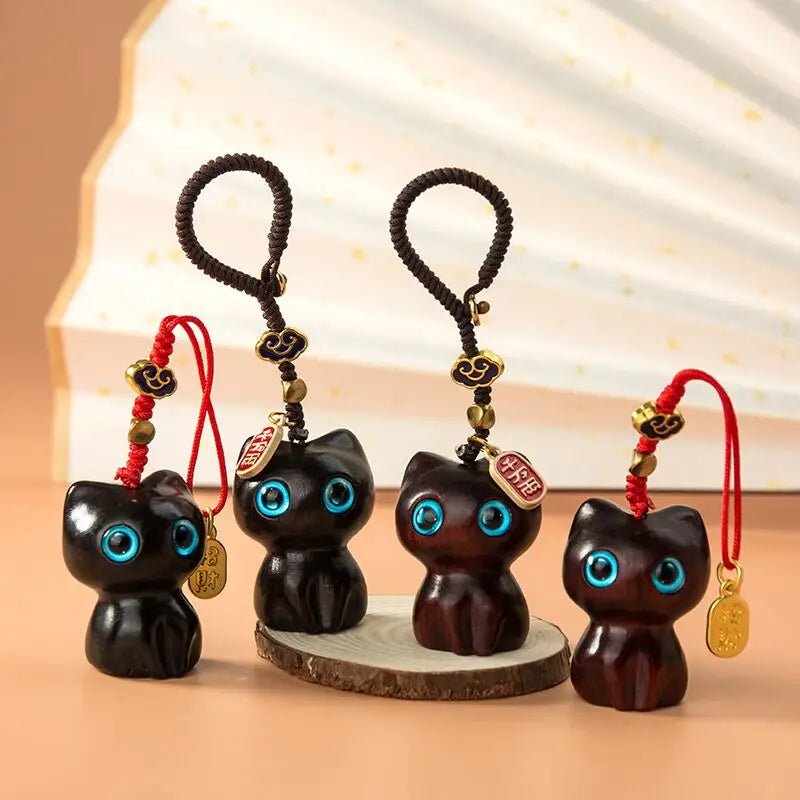 Porte-clés chat en bois sculpté, cordon tressé main | Mon Petit Grigri - Le Palais des Chats