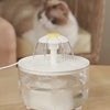Chat qui boit à la fontaine à eau 1,2 L, bec marguerite en fonctionnement