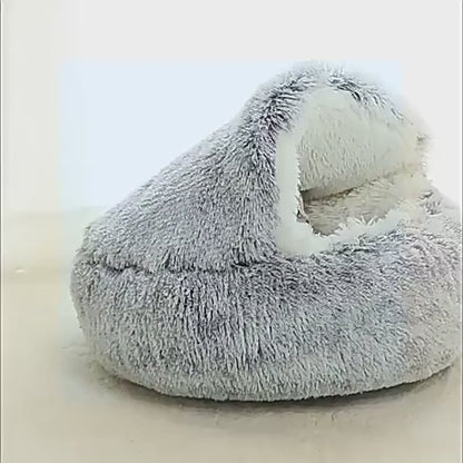 Chat lové dans le panier Câlinou - Le Nid Douillet
