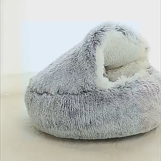 Chat lové dans le panier Câlinou - Le Nid Douillet