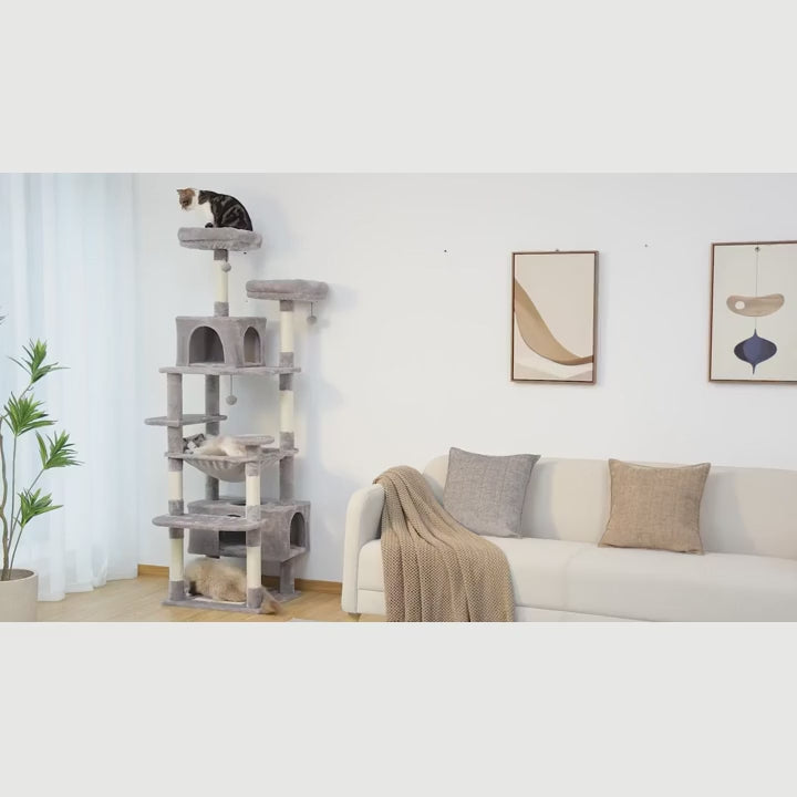 Arbre à chat XXL 184 cm Griff'Cime en situation dans un salon avec des chats