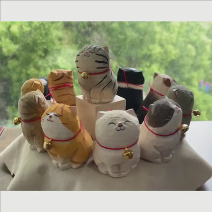 Fabrication et collection des figurines de chat en bois sculptées à la main