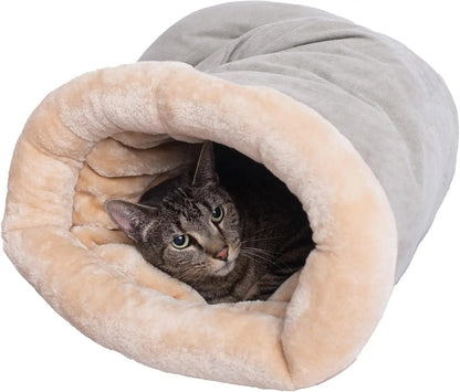 Chat tigré blotti dans le sac de couchage semi-fermé La Cachette Royale coloris Gris, à l'intérieur en peluche beige