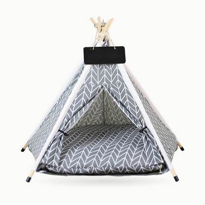 Tente tipi pour chat en toile grise à chevrons, avec coussin assorti et ardoise, Le Campement Royal